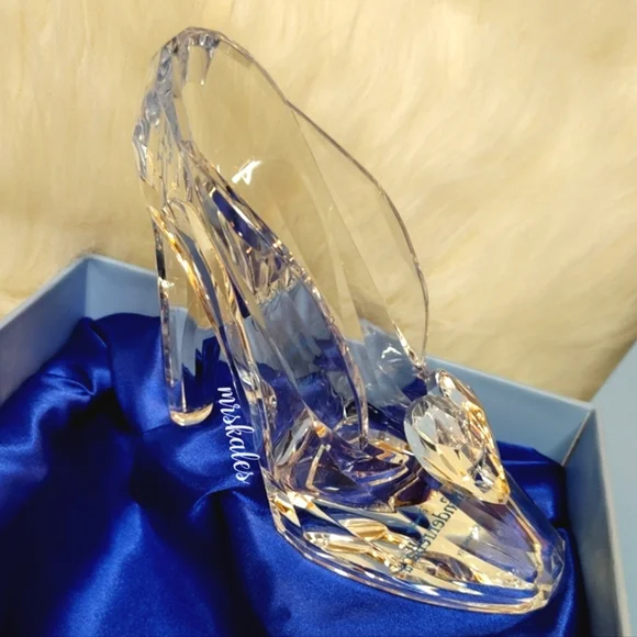 Cinderella Glass Slipper Brush Storage - Picture 15 of 16